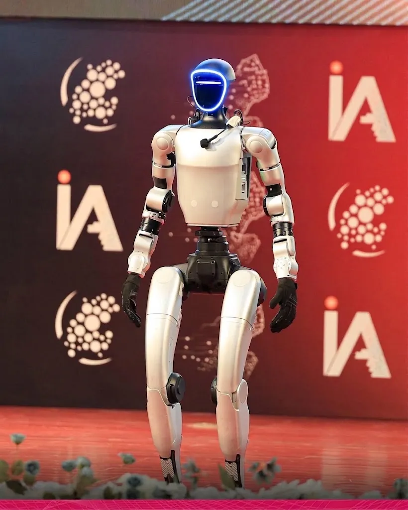 Robot humanoïde présenté au premier Forum national de l'IA à Djibouti
